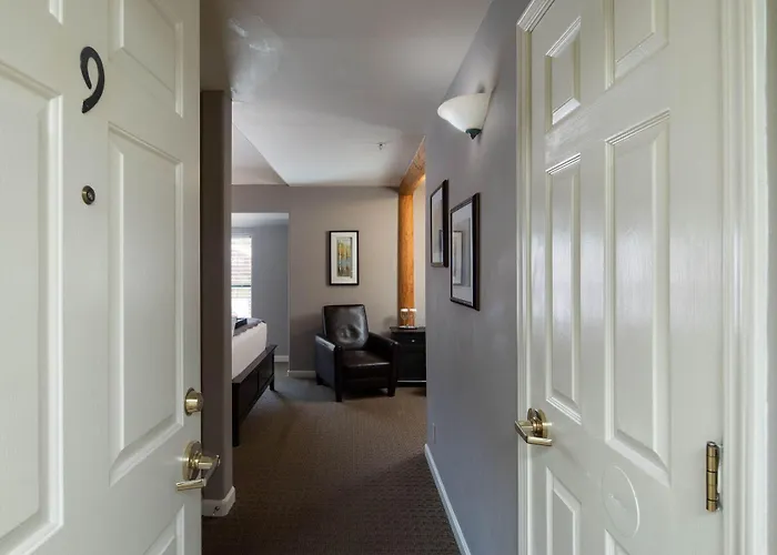 Above Oak Creek Inn 3*