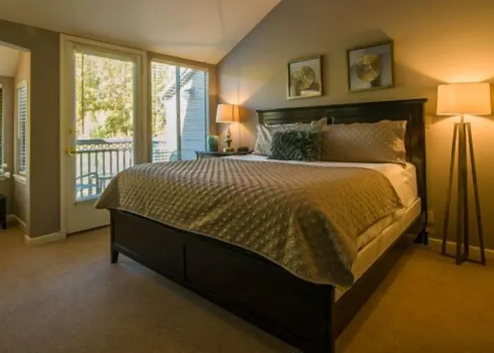 Above Oak Creek Inn 3*